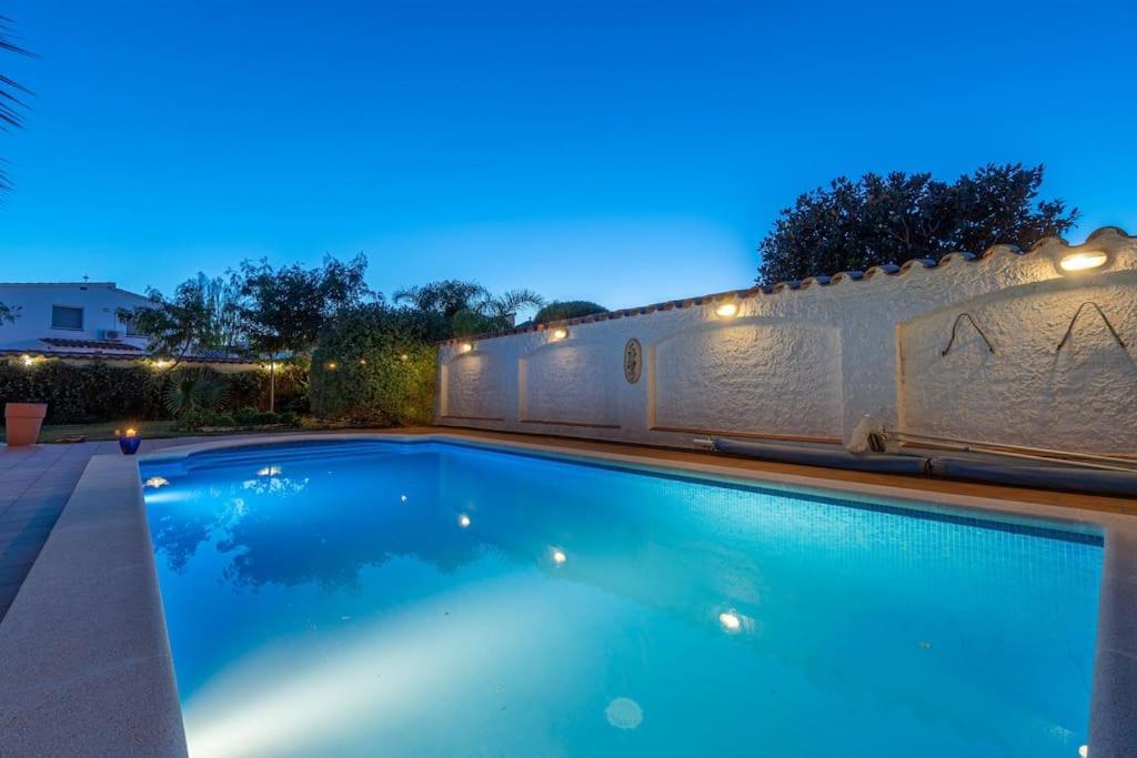 Sm21-Gran Casa De Vacaciones En La Playa, 4 Habitaciones, Climatizada, Piscina, Barbacoa Y Wifi Empuriabrava Ngoại thất bức ảnh