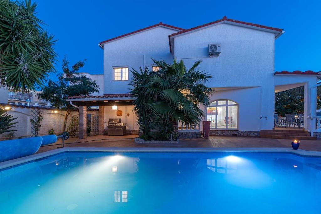 Sm21-Gran Casa De Vacaciones En La Playa, 4 Habitaciones, Climatizada, Piscina, Barbacoa Y Wifi Empuriabrava Ngoại thất bức ảnh