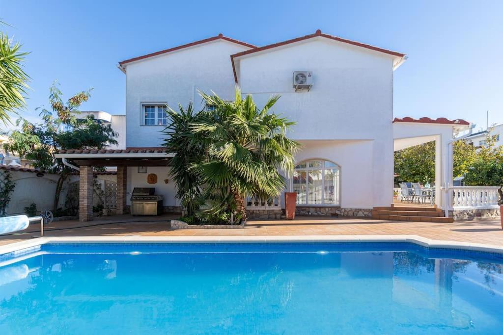 Sm21-Gran Casa De Vacaciones En La Playa, 4 Habitaciones, Climatizada, Piscina, Barbacoa Y Wifi Empuriabrava Ngoại thất bức ảnh