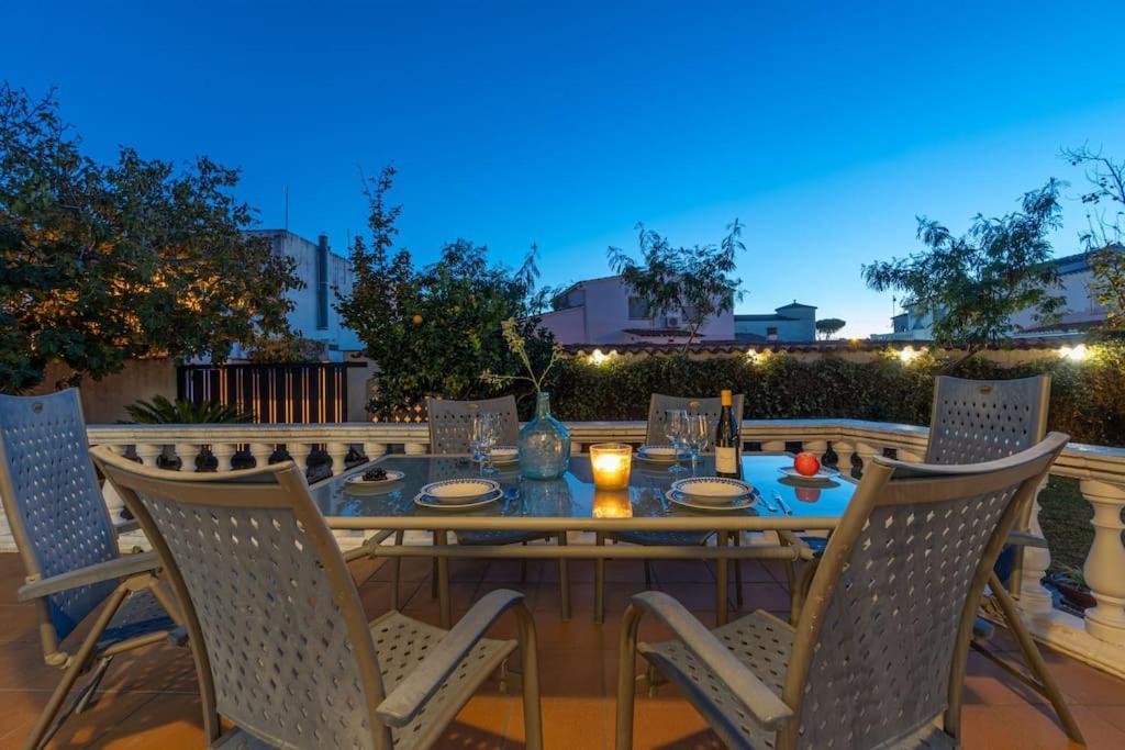 Sm21-Gran Casa De Vacaciones En La Playa, 4 Habitaciones, Climatizada, Piscina, Barbacoa Y Wifi Empuriabrava Ngoại thất bức ảnh
